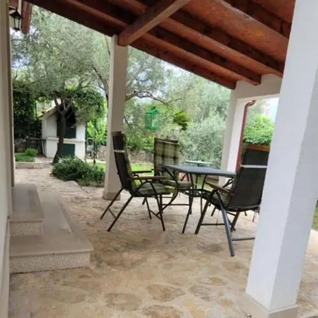 Small Family House Feniks * Milna
